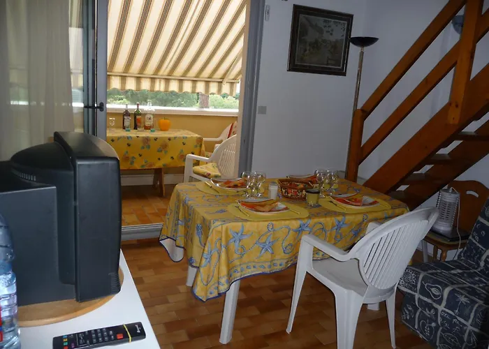 Eureka Locations Apartment *